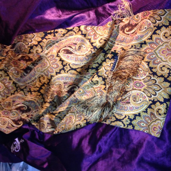 Paisley damask Italian Silk Scarf - Picture 6 of 9